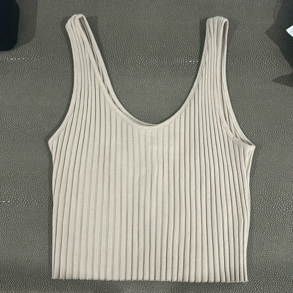 Cropped knit tank